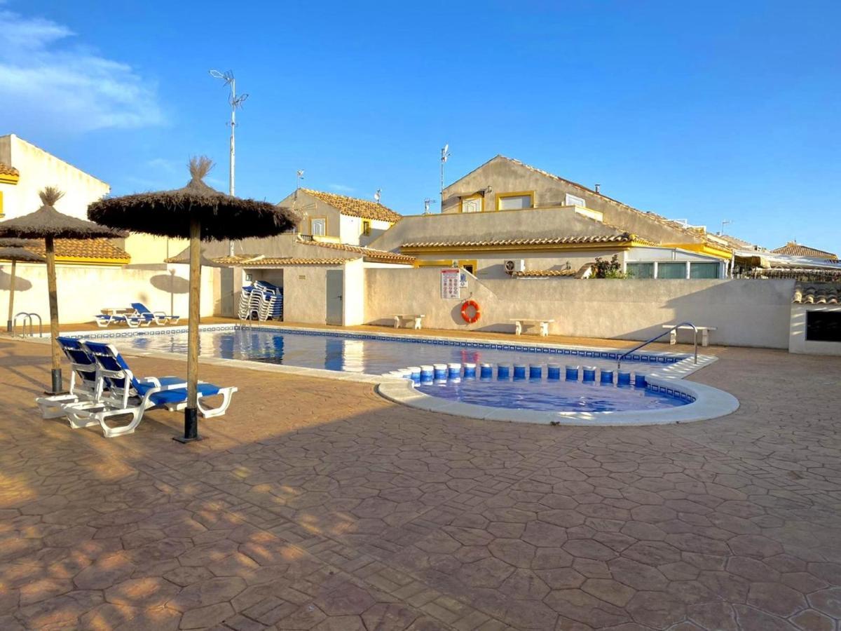Bonito Adosado Con Piscina A 200 M De La Playa Apartment El Mojon  ภายนอก รูปภาพ
