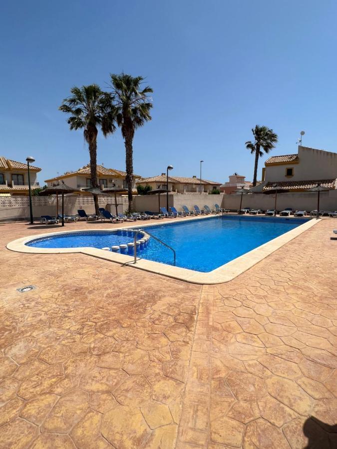 Bonito Adosado Con Piscina A 200 M De La Playa Apartment El Mojon  ภายนอก รูปภาพ